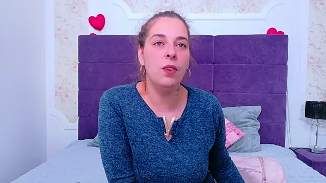 KarinaNoir online show from May 7, 2026, 4:18 am