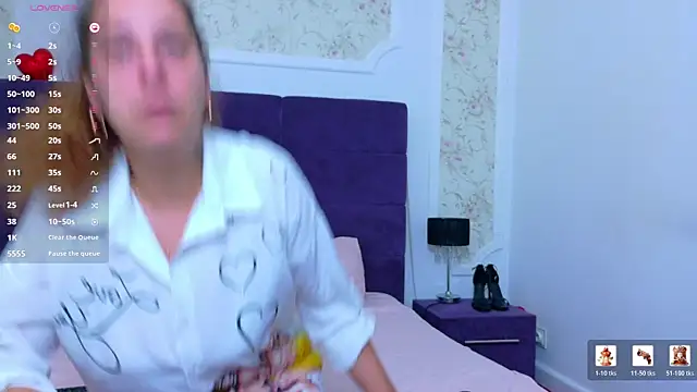 Snapshot of KarinaNoir chatting on July 9, 2026, 3:54 am KarinaNoir online show from July 9, 2026, 3:54 am