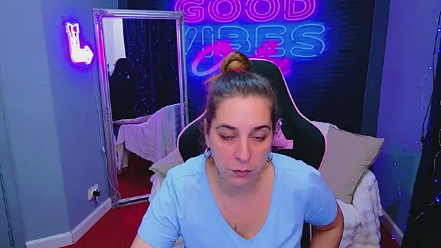 Snapshot of KarinaNoir chatting on July 28, 2026, 3:46 am KarinaNoir online show from July 28, 2026, 3:46 am