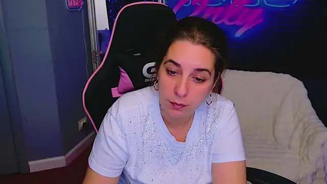 Snapshot of KarinaNoir chatting on July 31, 2026, 4:12 am KarinaNoir online show from July 31, 2026, 4:12 am