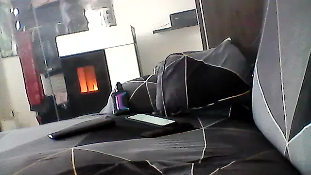 Snapshot of mickzizi chatting on March 25, 2026, 10:10 am mickzizi online show from March 25, 2026, 10:10 am