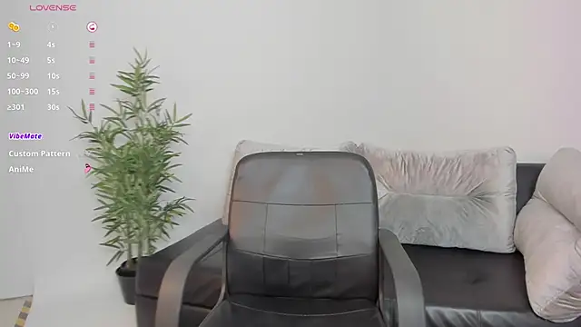 Snapshot of kimbrownn chatting on February 8, 2025, 11:33 am kimbrownn online show from February 8, 2025, 11:33 am