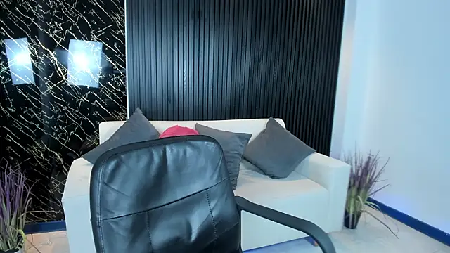 kimbrownn online show from November 4, 2025, 12:37 pm