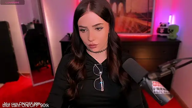 SofiRusselle online show from March 19, 2026, 6:01 pm