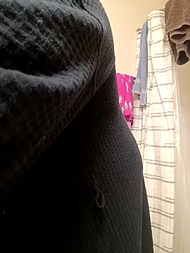 yellowwetfox online show from March 4, 2026, 10:32 am