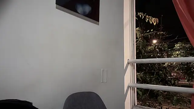 romeolovedark online show from October 22, 2025, 7:52 am