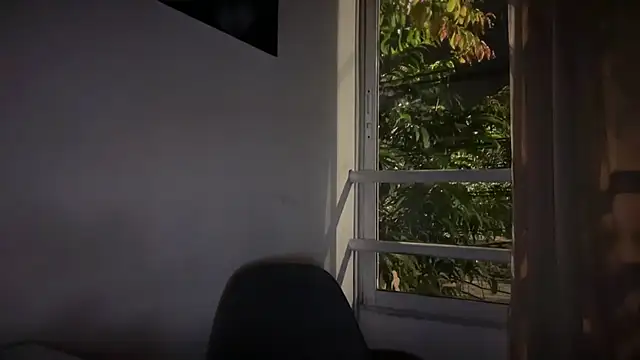 romeolovedark online show from June 11, 2026, 4:32 am
