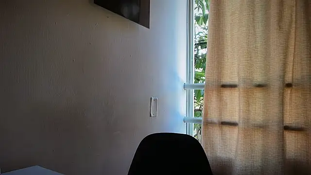 romeolovedark online show from June 11, 2026, 7:56 pm