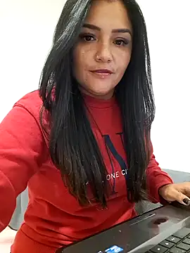 laura dirtyhot online show from December 12, 2024, 8:53 pm