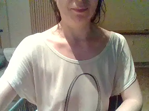 Moi Lina online show from July 24, 2026, 9:02 pm