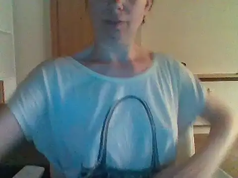 Moi Lina online show from August 6, 2026, 10:22 pm