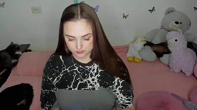 NataliEvans online show from February 18, 2026, 8:16 pm