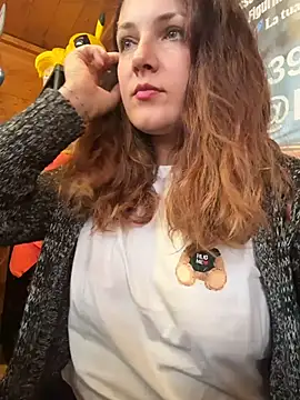 DaisyVibesss online show from December 17, 2025, 11:05 am