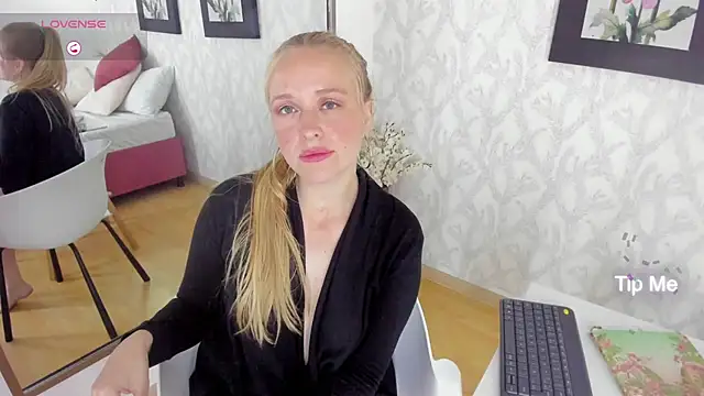 Snapshot of EmilySumer chatting on December 26, 2024, 9:01 am EmilySumer online show from December 26, 2024, 9:01 am