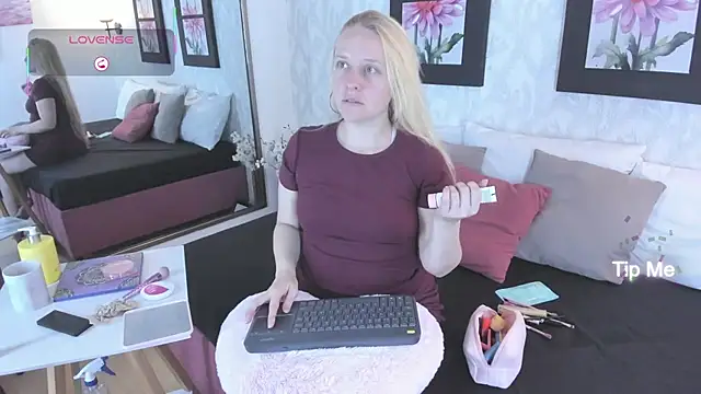 Snapshot of EmilySumer chatting on September 28, 2025, 3:34 am EmilySumer online show from September 28, 2025, 3:34 am