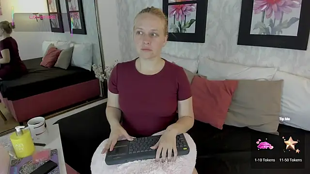 Snapshot of EmilySumer chatting on October 2, 2025, 11:12 pm EmilySumer online show from October 2, 2025, 11:12 pm