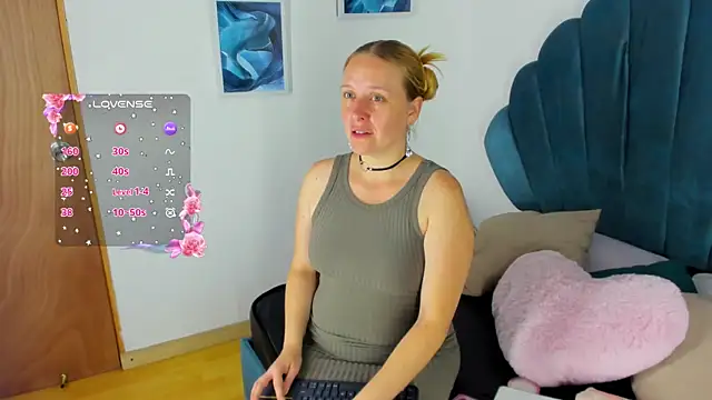 EmilySumer online show from July 3, 2026, 9:21 pm