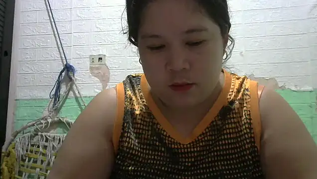 hotsexylyn online show from October 6, 2025, 7:28 am