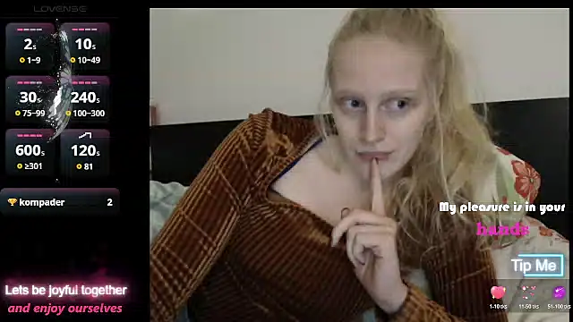 Snapshot of VeronicaJoyful chatting on November 16, 2025, 11:54 pm VeronicaJoyful online show from November 16, 2025, 11:54 pm