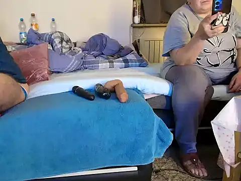 HotBiPaar online show from November 19, 2025, 8:09 pm