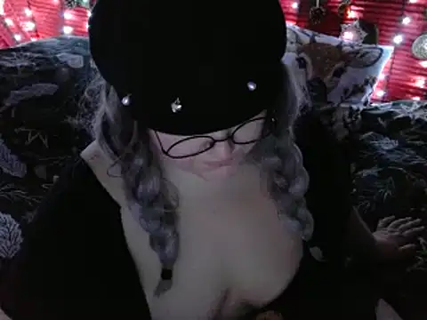 Snapshot of ThickBones chatting on December 28, 2024, 6:50 pm ThickBones online show from December 28, 2024, 6:50 pm