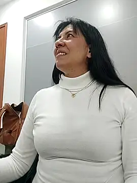 Snapshot of aisha_latina chatting on September 23, 2025, 5:05 pm aisha latina online show from September 23, 2025, 5:05 pm