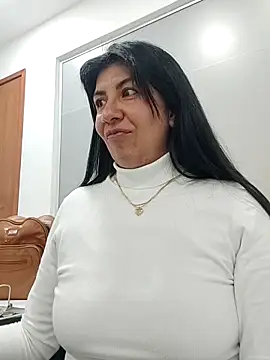 Snapshot of aisha_latina chatting on September 25, 2025, 2:21 pm aisha latina online show from September 25, 2025, 2:21 pm