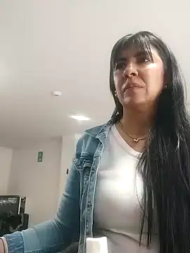 Snapshot of aisha_latina chatting on October 7, 2025, 4:26 pm aisha latina online show from October 7, 2025, 4:26 pm