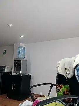 Snapshot of aisha_latina chatting on October 15, 2025, 5:24 pm aisha latina online show from October 15, 2025, 5:24 pm