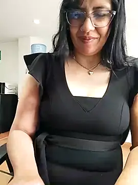aisha latina online show from May 6, 2026, 2:44 pm