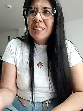 aisha latina online show from June 12, 2026, 4:17 pm