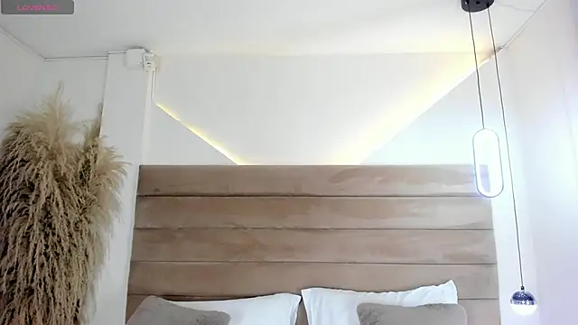 Snapshot of ValerieDiaz_ chatting on September 22, 2025, 12:18 pm ValerieDiaz online show from September 22, 2025, 12:18 pm