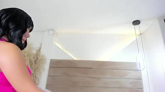 Snapshot of ValerieDiaz_ chatting on October 8, 2025, 12:14 pm ValerieDiaz online show from October 8, 2025, 12:14 pm