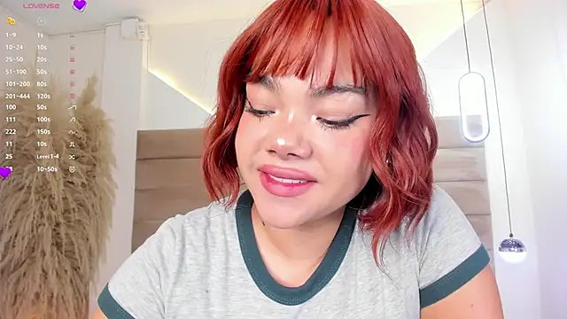 Snapshot of ValerieDiaz_ chatting on October 29, 2025, 12:18 pm ValerieDiaz online show from October 29, 2025, 12:18 pm