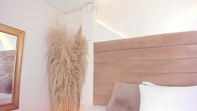 Snapshot of ValerieDiaz_ chatting on November 5, 2025, 12:05 pm ValerieDiaz online show from November 5, 2025, 12:05 pm