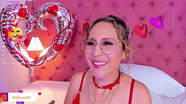 Snapshot of DaliaScoth chatting on February 19, 2025, 1:29 am DaliaScoth online show from February 19, 2025, 1:29 am