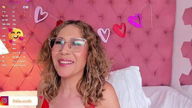 Snapshot of DaliaScoth chatting on February 22, 2025, 1:44 am DaliaScoth online show from February 22, 2025, 1:44 am