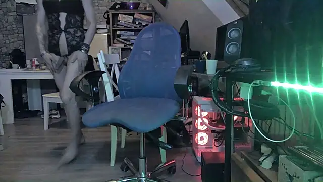 Snapshot of Manu3li chatting on March 22, 2025, 3:30 am Manu3li online show from March 22, 2025, 3:30 am