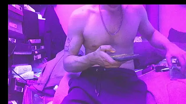 Cloudd Kingg Iceyyy online show from May 15, 2026, 7:32 pm