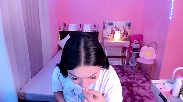Snapshot of Vivorey_Leighn chatting on December 6, 2024, 10:08 pm Vivorey Leighn online show from December 6, 2024, 10:08 pm