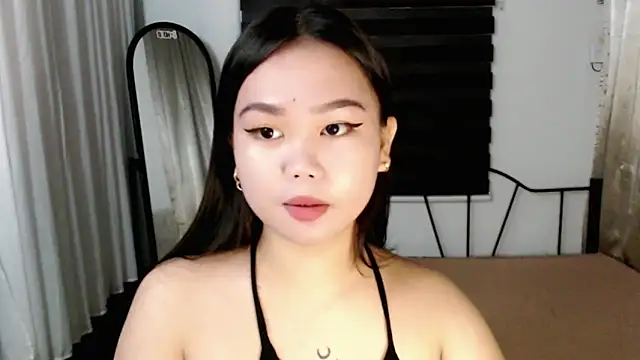 Snapshot of Vivorey_Leighn chatting on November 23, 2025, 12:16 pm Vivorey Leighn online show from November 23, 2025, 12:16 pm