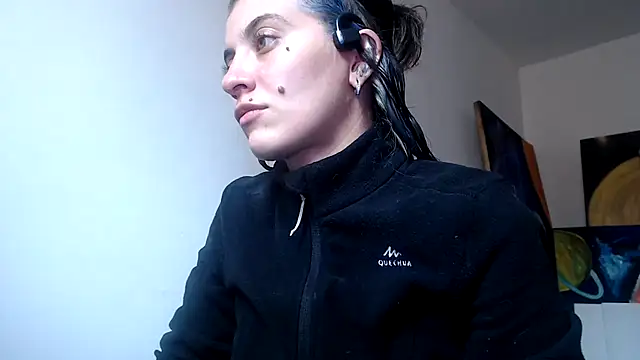 mariecam420 online show from December 18, 2024, 7:08 pm
