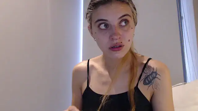 mariecam420 online show from January 8, 2025, 5:59 pm
