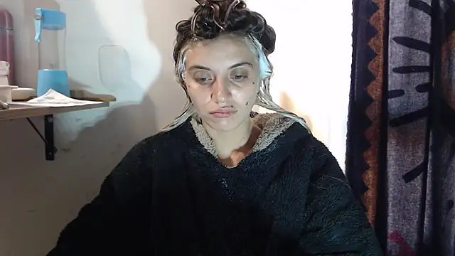 mariecam420 online show from January 8, 2025, 10:06 pm