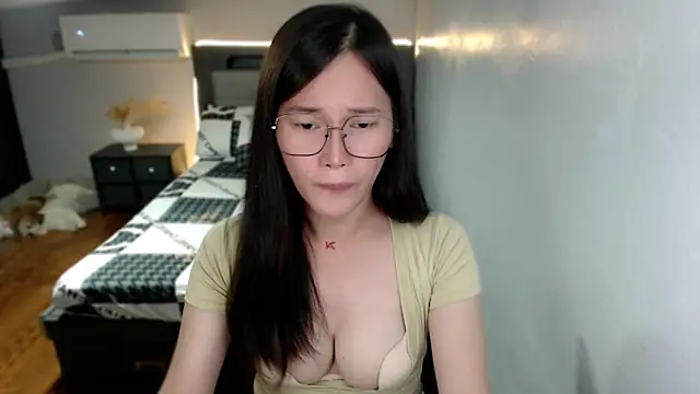 AmazingLuchie online show from May 29, 2026, 5:27 am