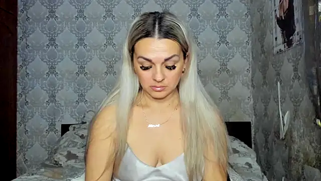 NicoletMoore online show from December 17, 2024, 8:10 pm