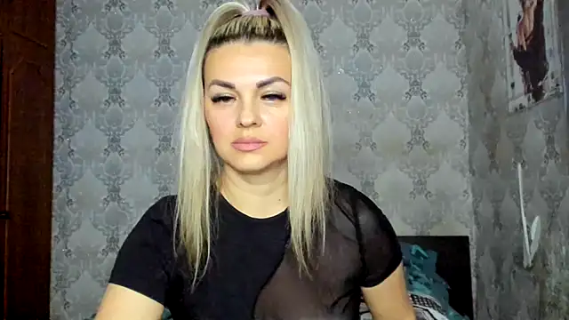 NicoletMoore online show from January 7, 2025, 8:42 pm