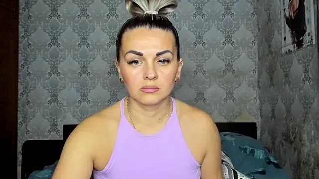 NicoletMoore online show from December 15, 2025, 8:13 pm