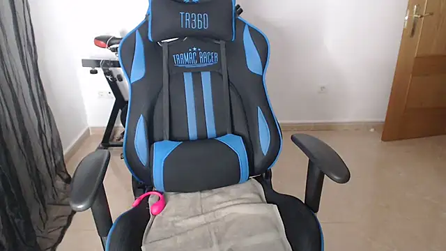 LARACRUZ30 online show from February 14, 2026, 6:54 am