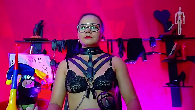 MistressSlut1 online show from June 16, 2026, 11:13 am